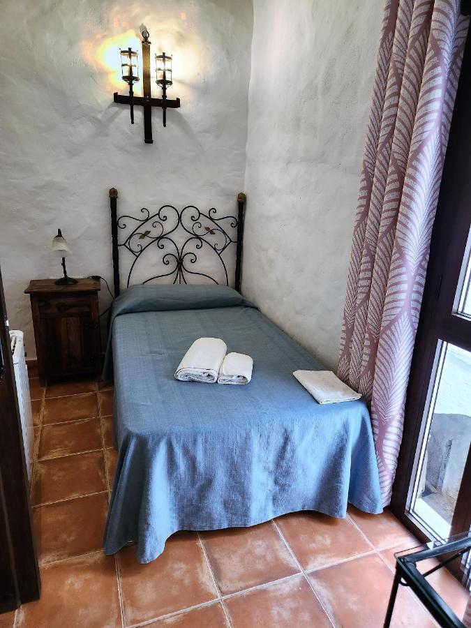 Posada La Plaza Canillas de Albaida المظهر الخارجي الصورة