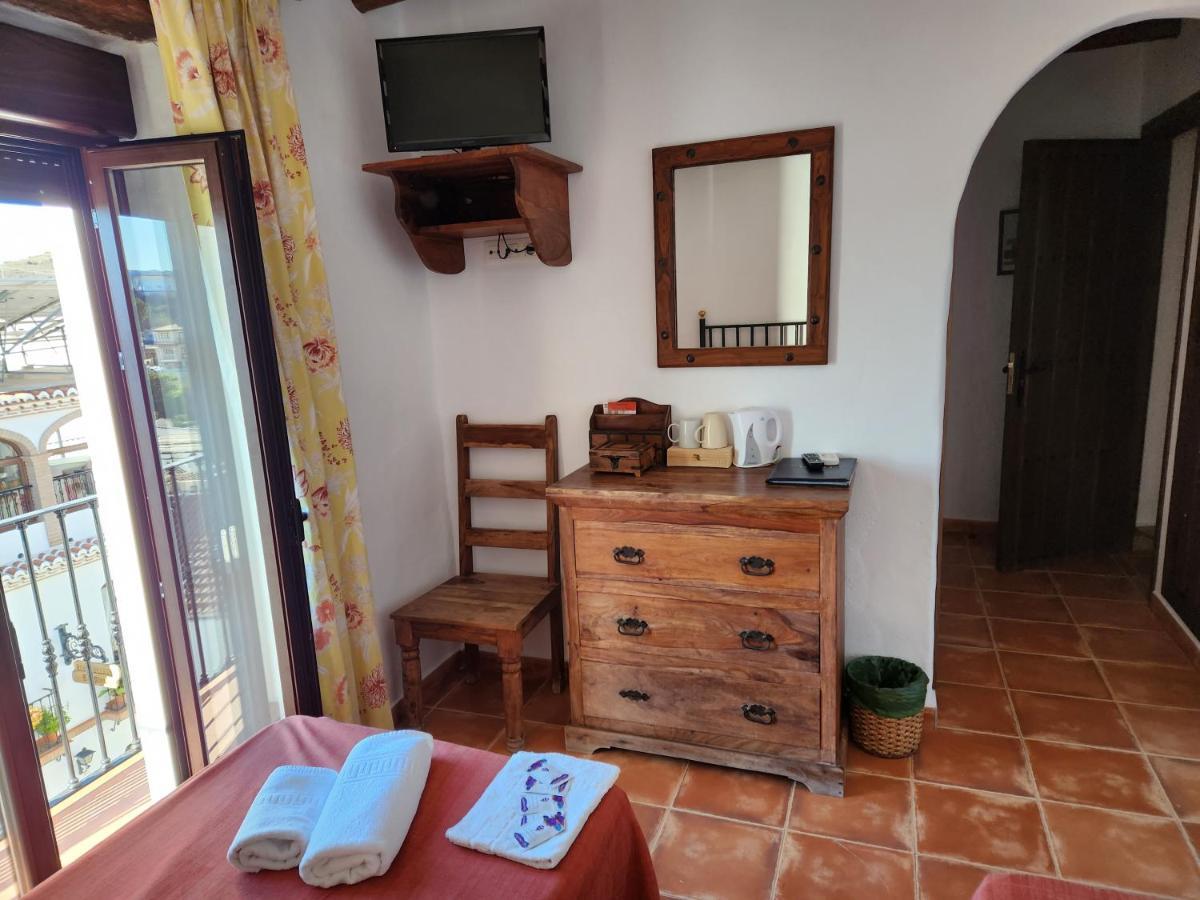 Posada La Plaza Canillas de Albaida المظهر الخارجي الصورة