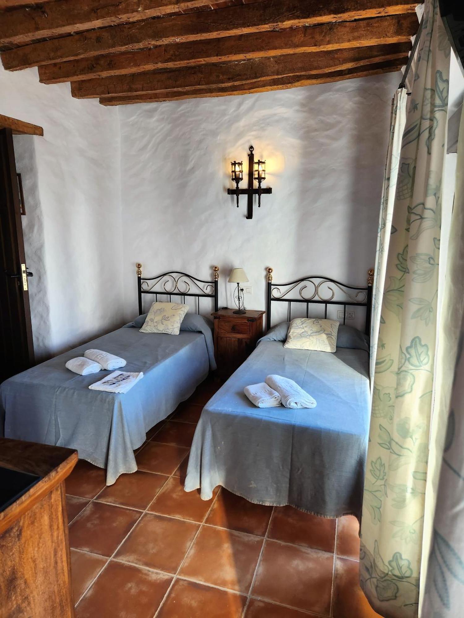 Posada La Plaza Canillas de Albaida المظهر الخارجي الصورة