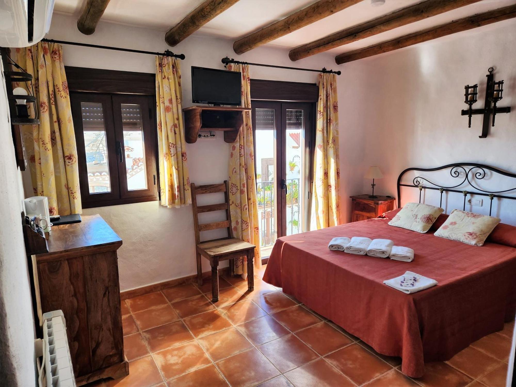 Posada La Plaza Canillas de Albaida المظهر الخارجي الصورة